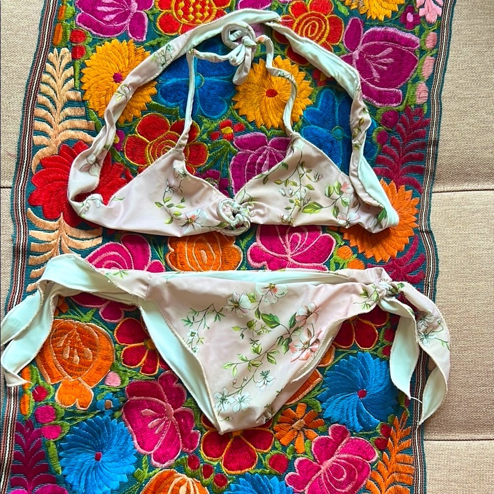 Italian Designer Cheeky Pay Floral Bikini Pink and White girl size M - 10 yy old